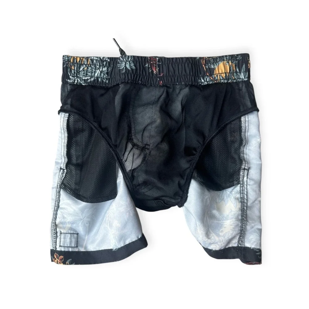 Quiksilver Boys Tropical Palm Tree Island Print Swim Trunks Size S (8)